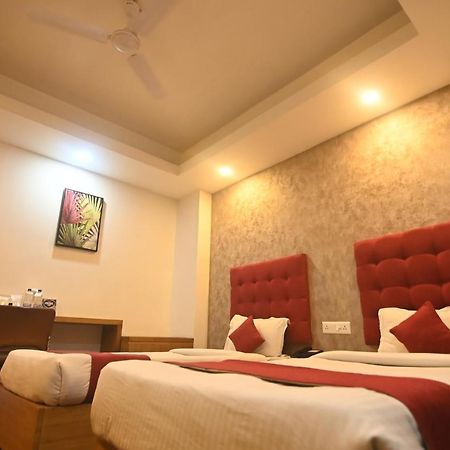 Hotel Prag Continental Guwahati Ngoại thất bức ảnh