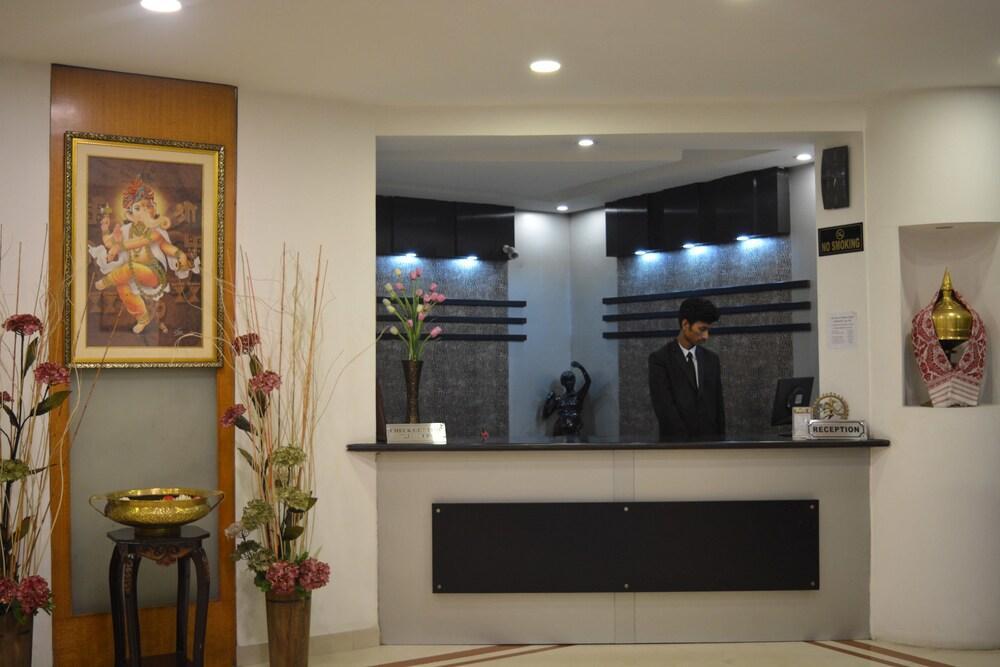 Hotel Prag Continental Guwahati Ngoại thất bức ảnh