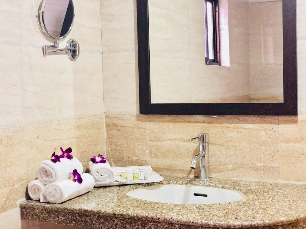 Hotel Prag Continental Guwahati Ngoại thất bức ảnh