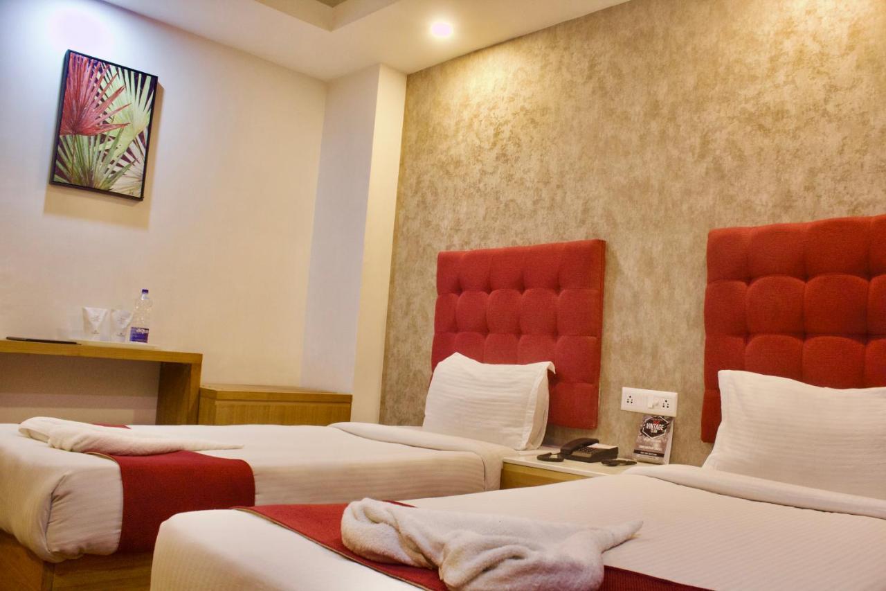 Hotel Prag Continental Guwahati Ngoại thất bức ảnh
