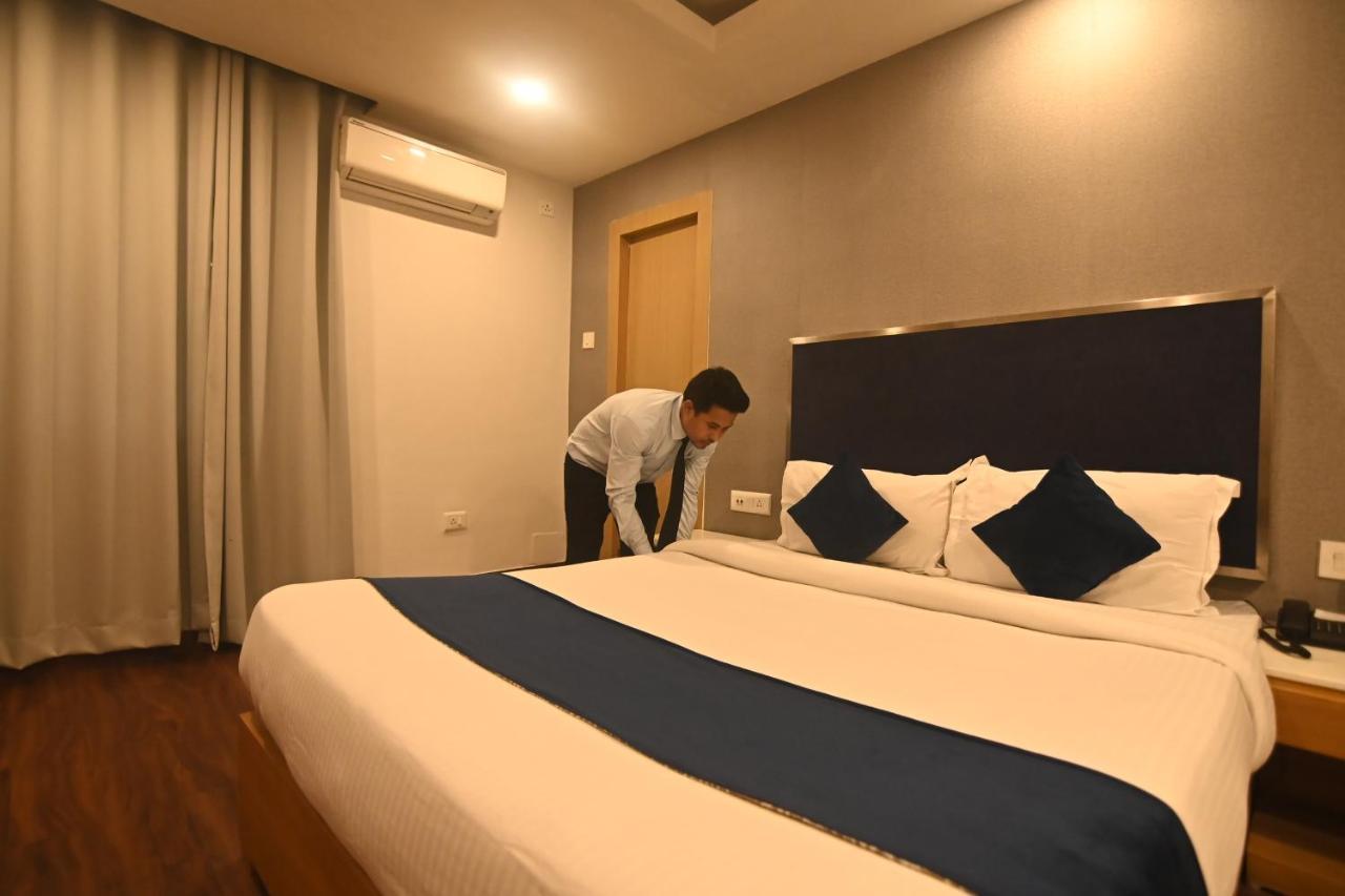 Hotel Prag Continental Guwahati Ngoại thất bức ảnh