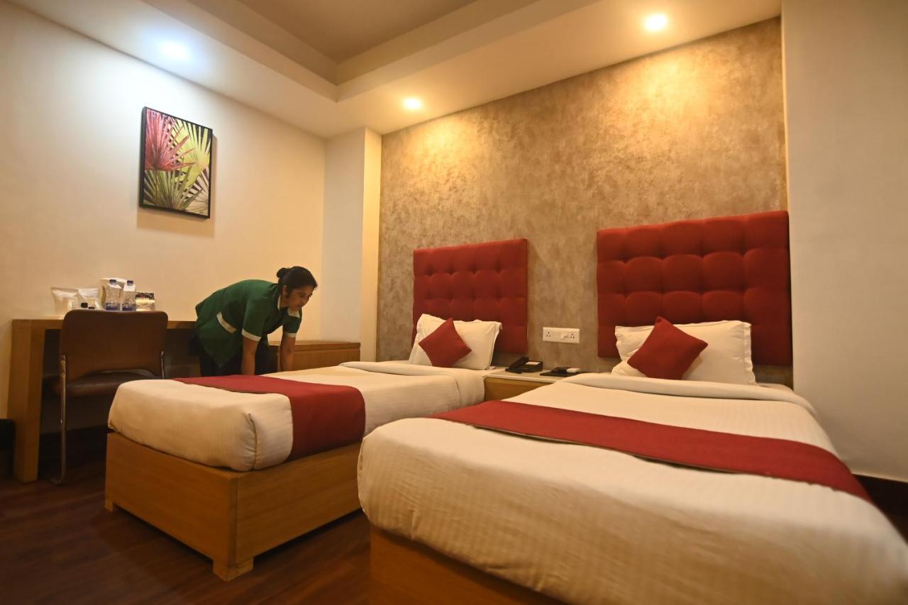 Hotel Prag Continental Guwahati Ngoại thất bức ảnh