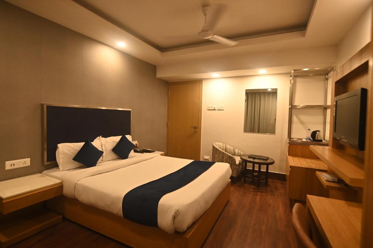 Hotel Prag Continental Guwahati Ngoại thất bức ảnh