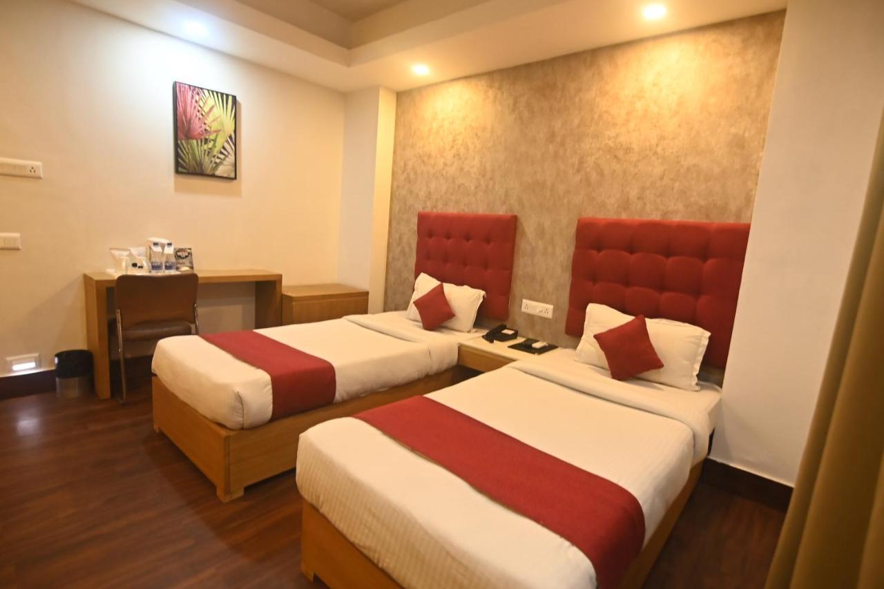 Hotel Prag Continental Guwahati Ngoại thất bức ảnh