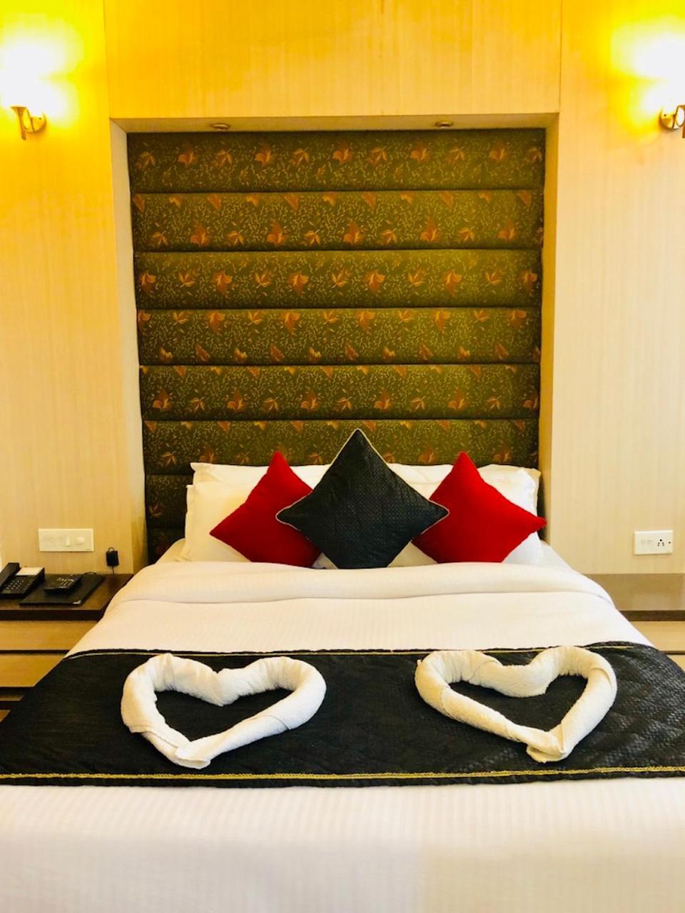 Hotel Prag Continental Guwahati Ngoại thất bức ảnh