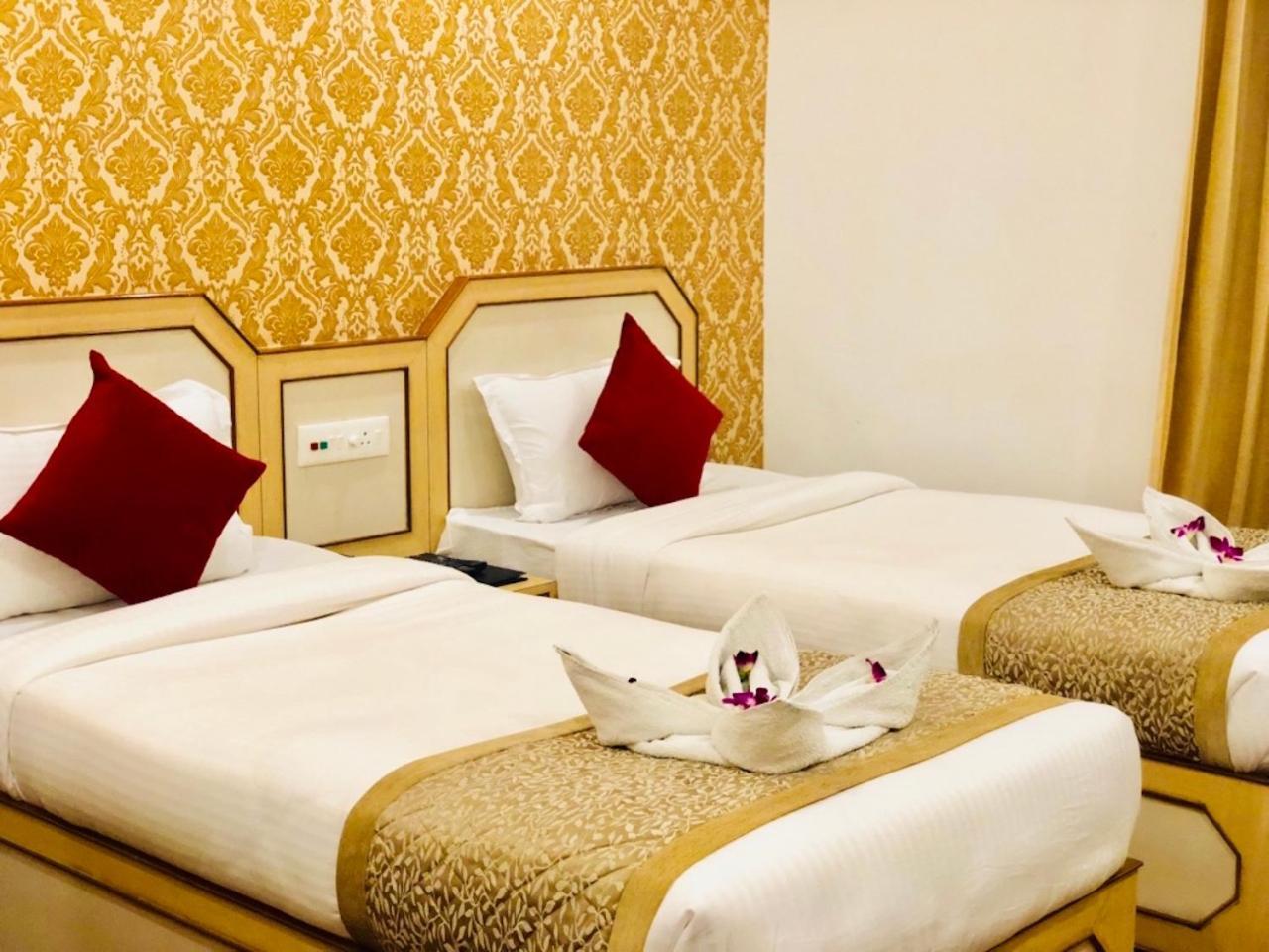 Hotel Prag Continental Guwahati Ngoại thất bức ảnh