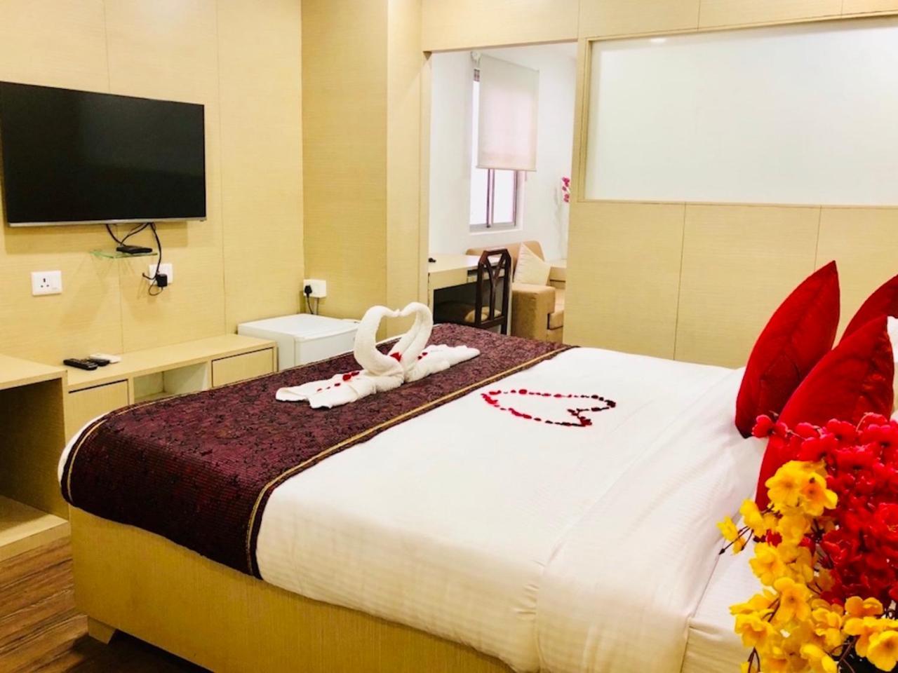 Hotel Prag Continental Guwahati Ngoại thất bức ảnh