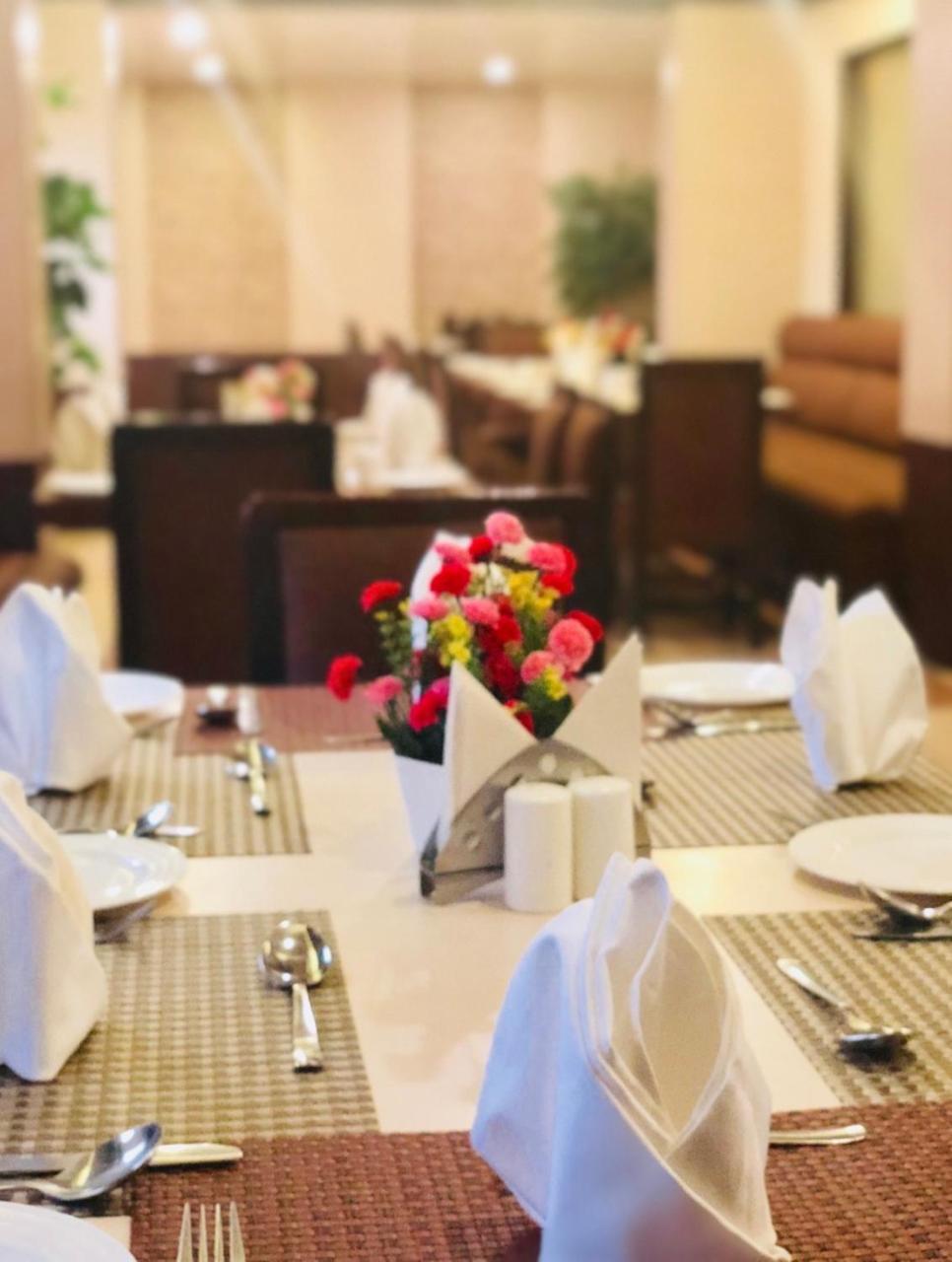 Hotel Prag Continental Guwahati Ngoại thất bức ảnh