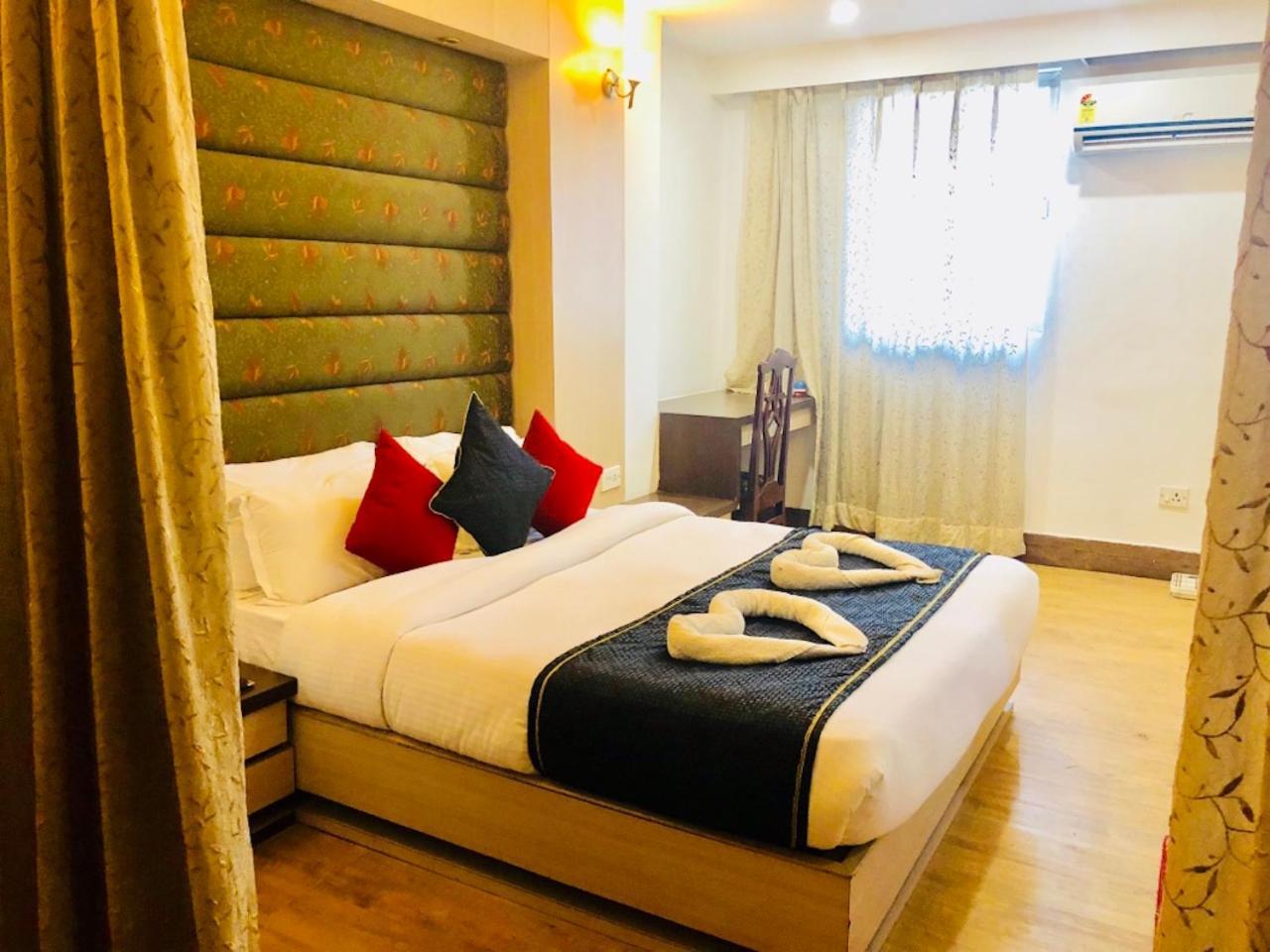 Hotel Prag Continental Guwahati Ngoại thất bức ảnh
