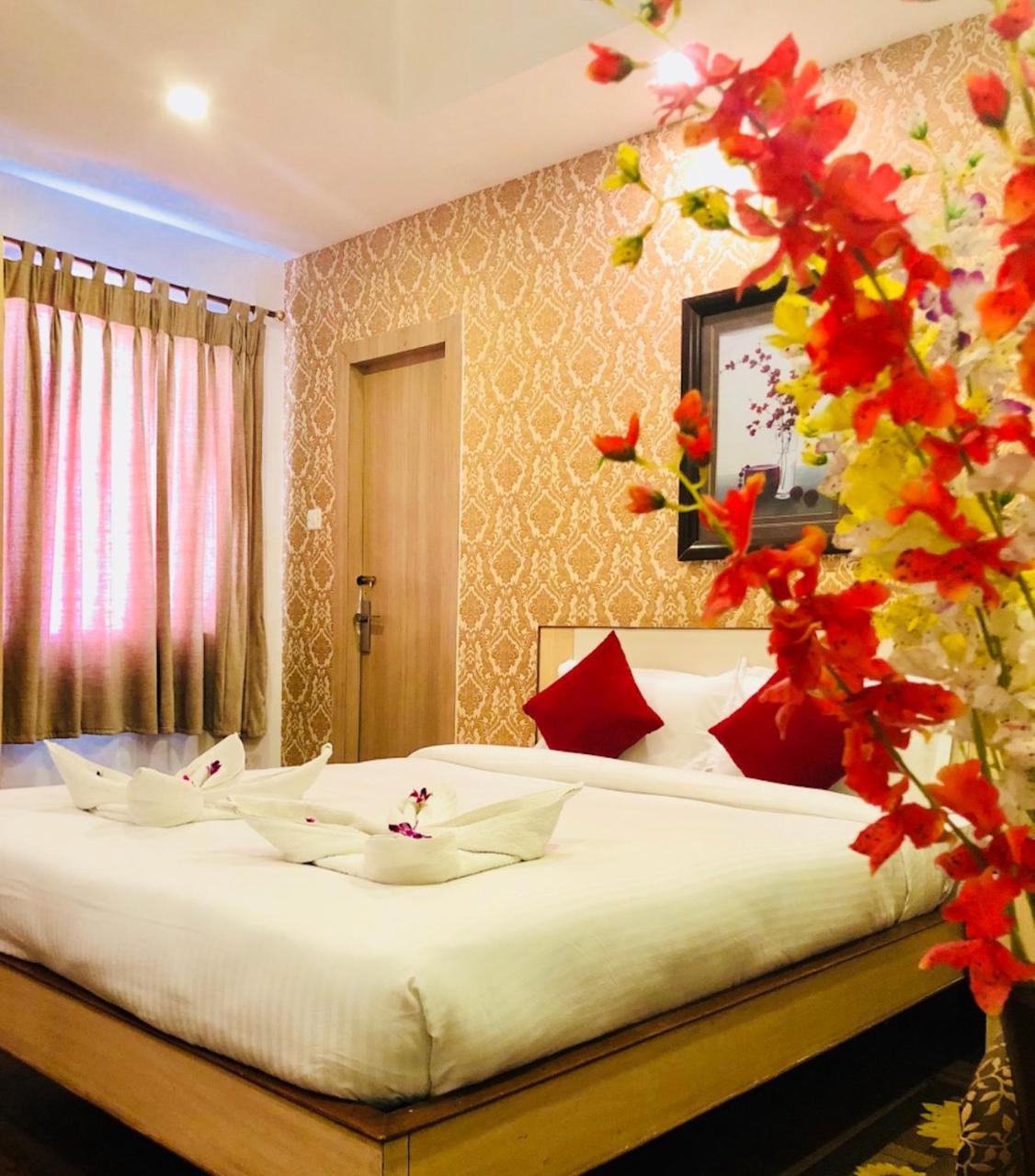 Hotel Prag Continental Guwahati Ngoại thất bức ảnh