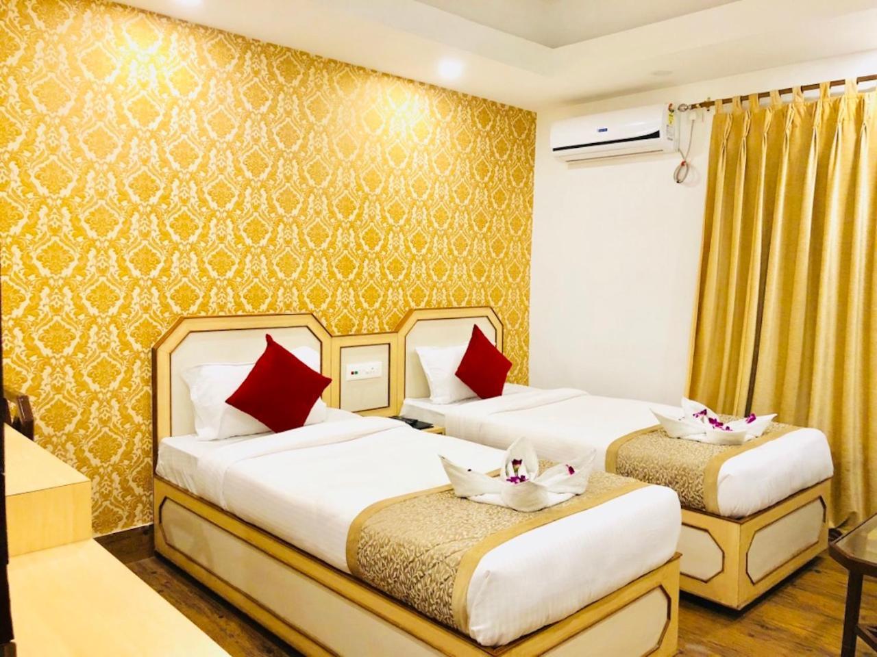 Hotel Prag Continental Guwahati Ngoại thất bức ảnh