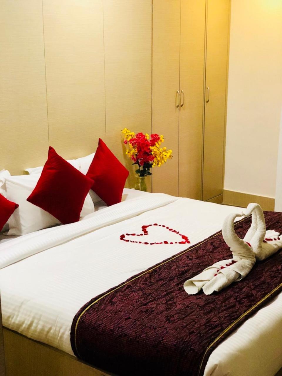 Hotel Prag Continental Guwahati Ngoại thất bức ảnh