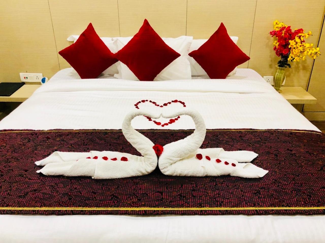 Hotel Prag Continental Guwahati Ngoại thất bức ảnh