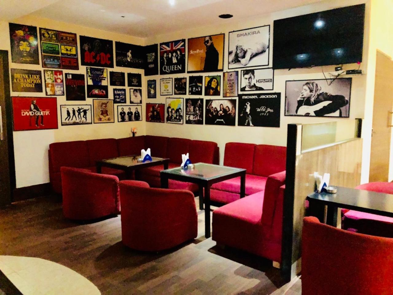 Hotel Prag Continental Guwahati Ngoại thất bức ảnh