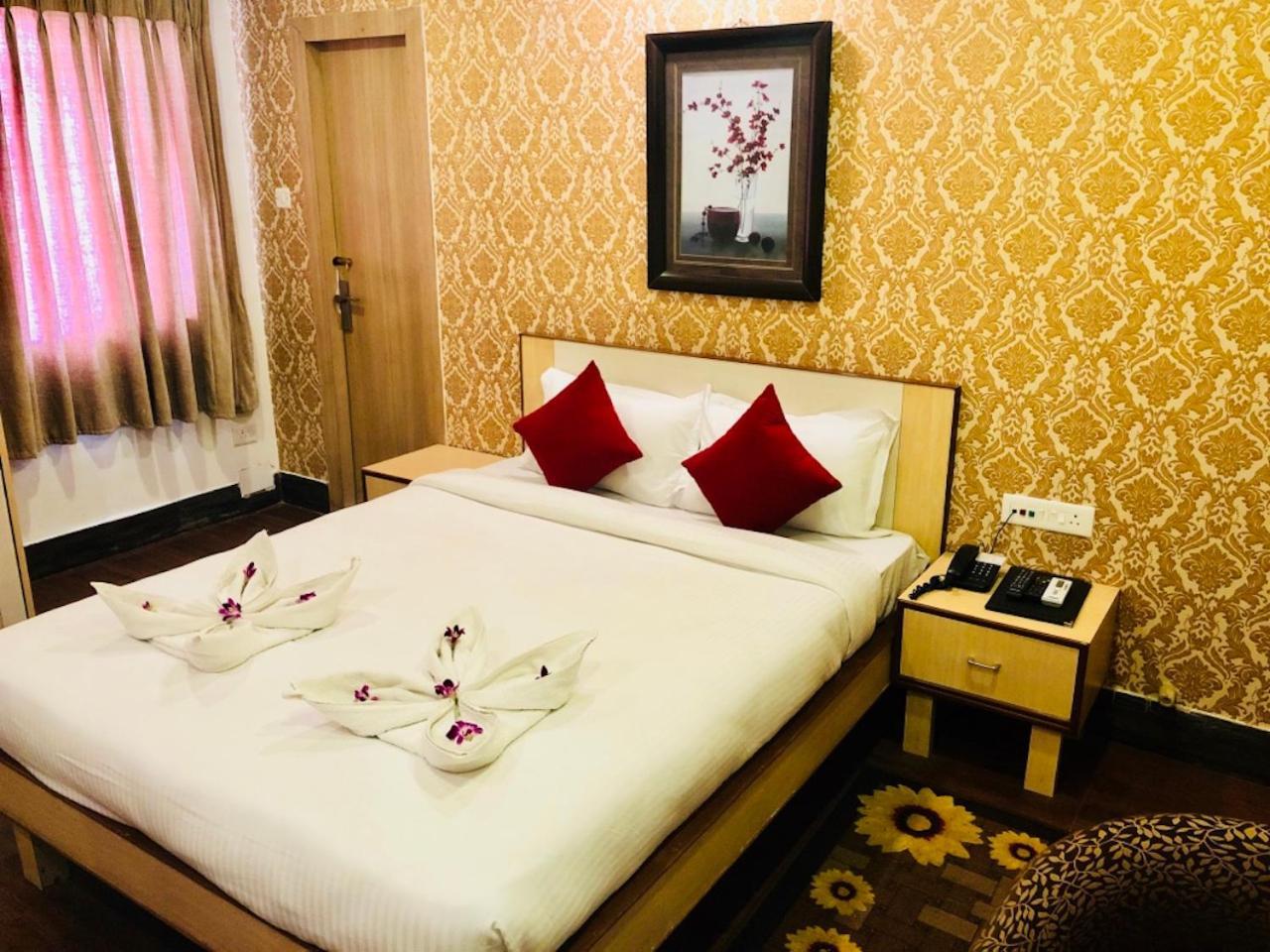 Hotel Prag Continental Guwahati Ngoại thất bức ảnh