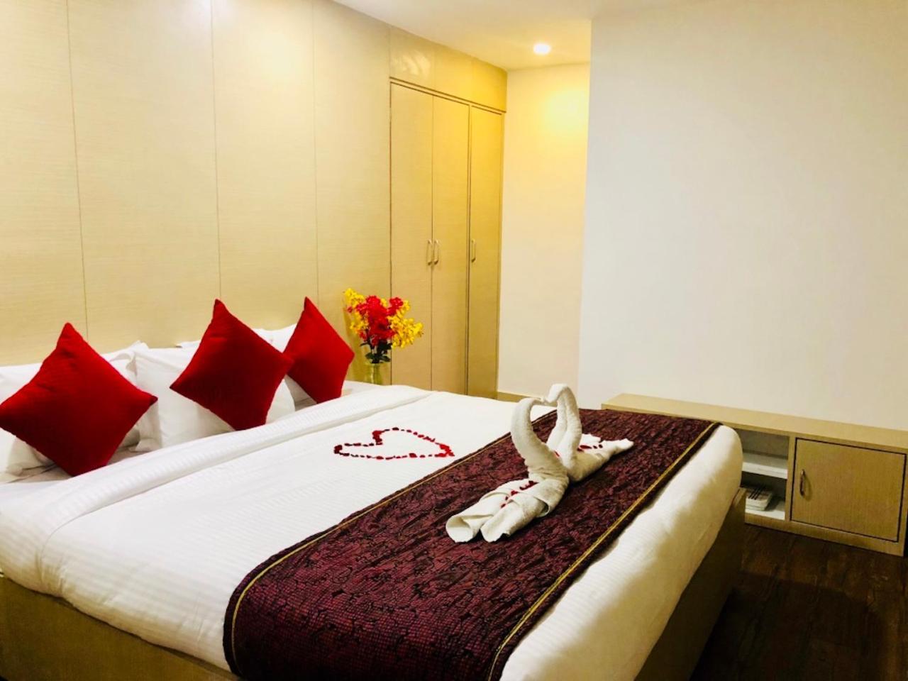 Hotel Prag Continental Guwahati Ngoại thất bức ảnh