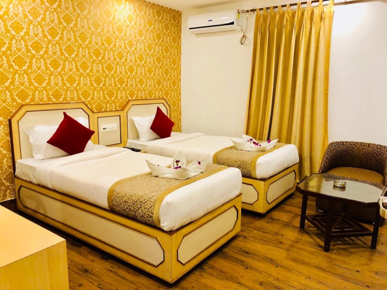 Hotel Prag Continental Guwahati Ngoại thất bức ảnh