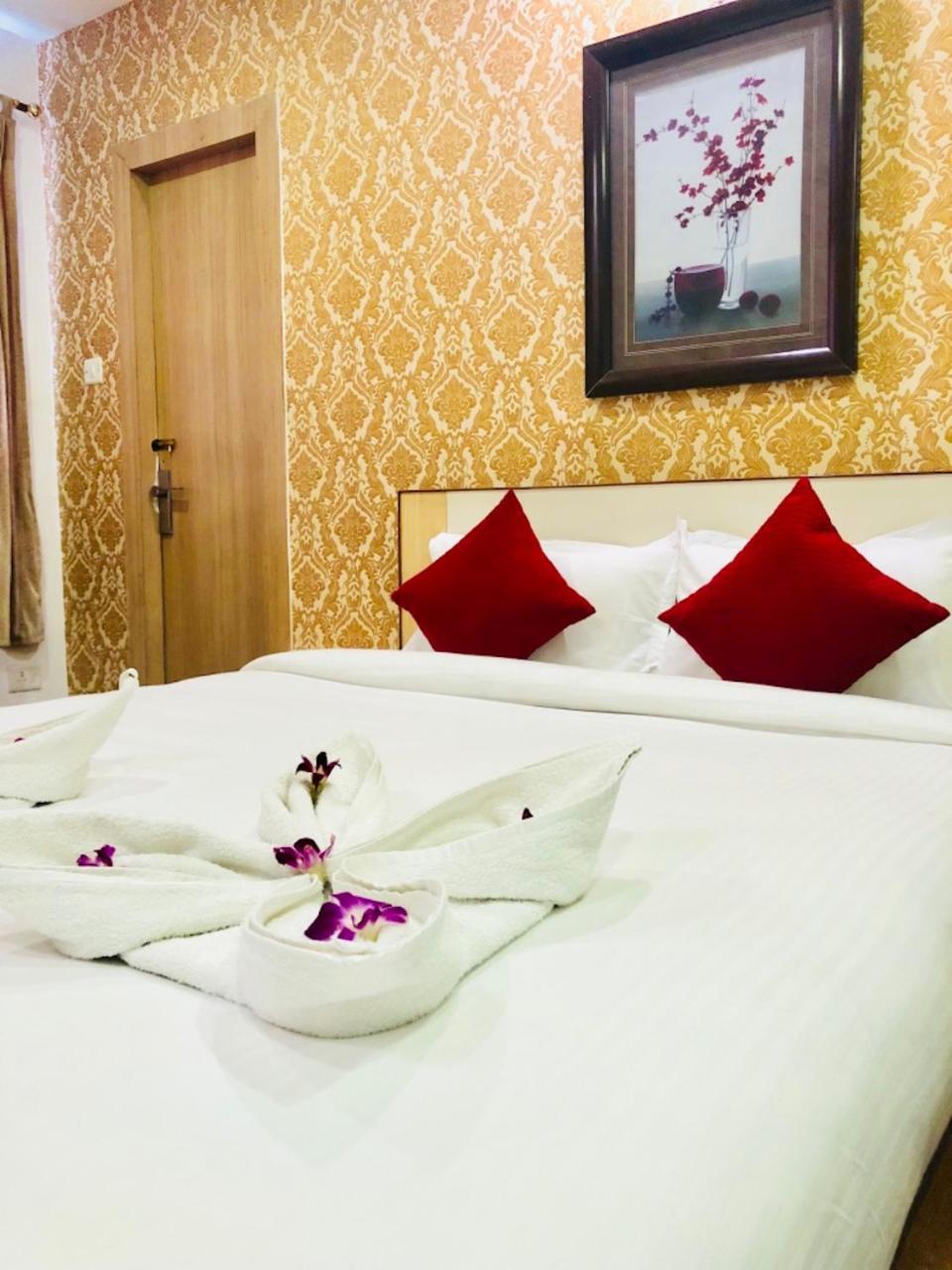 Hotel Prag Continental Guwahati Ngoại thất bức ảnh