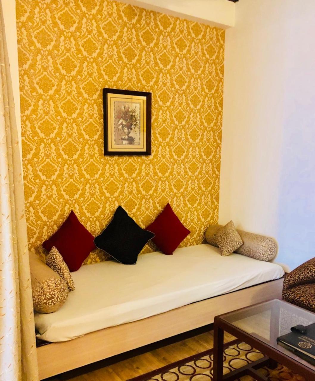 Hotel Prag Continental Guwahati Ngoại thất bức ảnh