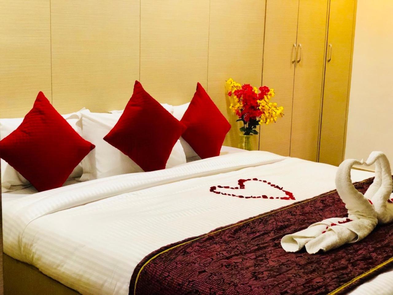 Hotel Prag Continental Guwahati Ngoại thất bức ảnh